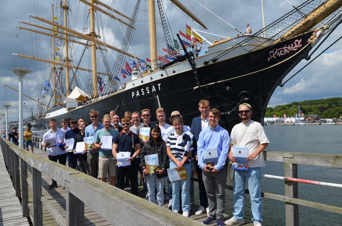 40 Jahre Schiffsmechaniker-Ausbildung: Zeugnisübergabe auf der Passat 